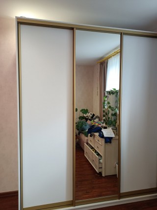 Классический шкаф купе с зеркалом 